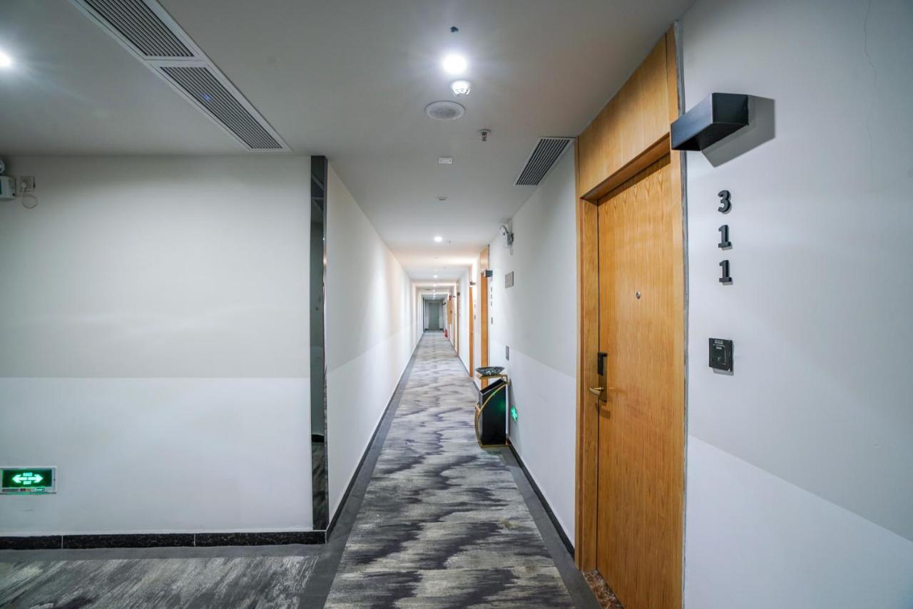 Felice Hotel-Guangzhou Baiyun International Airport Renhe Metro Station Branch Exterior photo