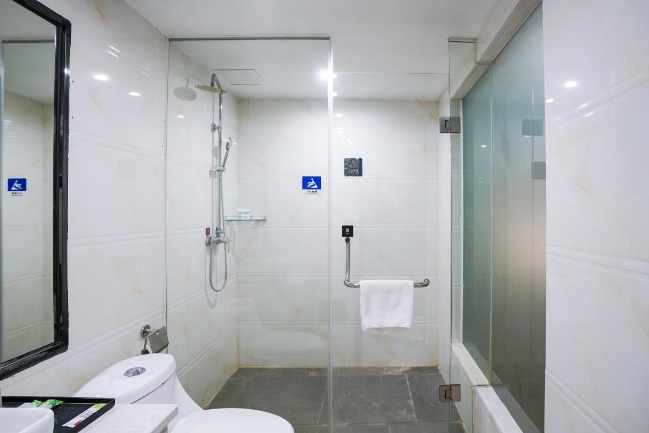 Felice Hotel-Guangzhou Baiyun International Airport Renhe Metro Station Branch Exterior photo